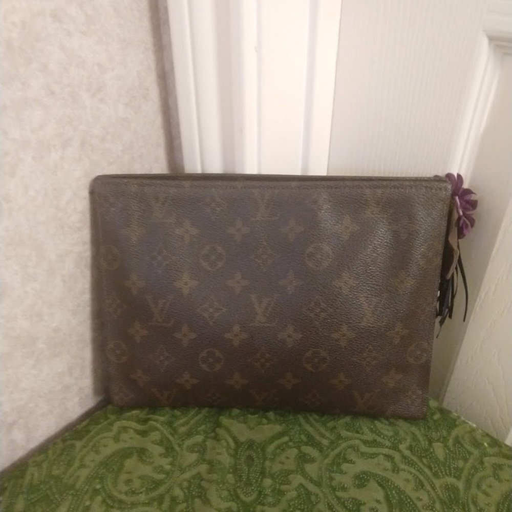 Louis Vuitton Monogram Pouch 26